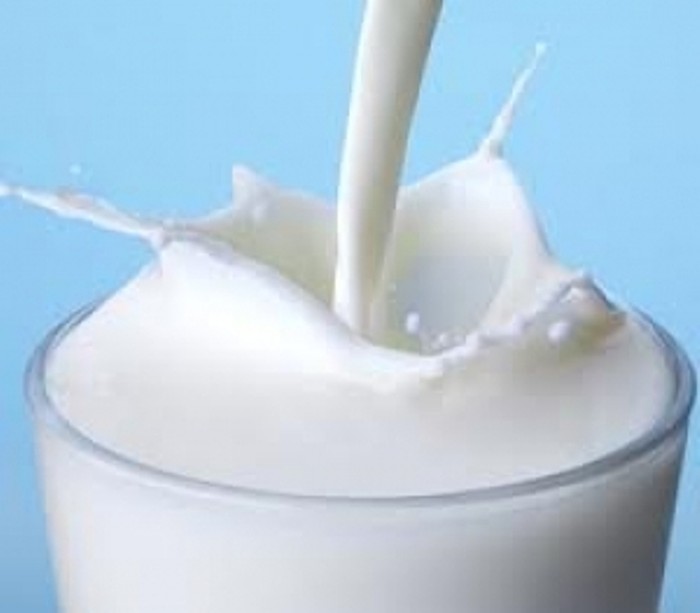 Sữa gầy là một loại thực phẩm chứa rất nhiều vitamin A, rất có lợi cho da. Bên cạnh đó, với chất chống chống oxy hóa, nó cũng bảo vệ bạn chống lại các tế bào có thể gây ra bệnh ung thư. Sữa gầy cũng giúp cho hệ thống tiêu hóa của bạn hoạt động tốt, đặc biệt nó có thể giúp giảm bớt được tình trạng lão hóa da.